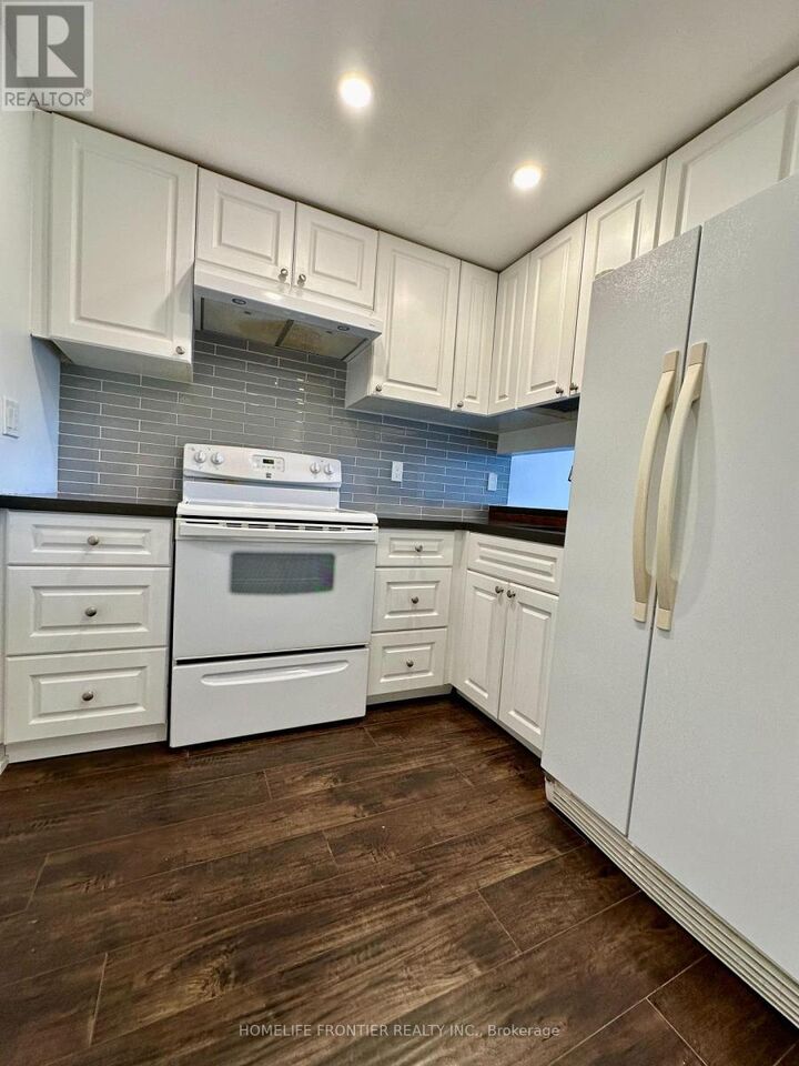 Property Photo:  7 Bishop Avenue 808  ON M2M 4J4 