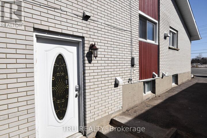 Property Photo: 1847 Walkley Road B ON K1H 6X9