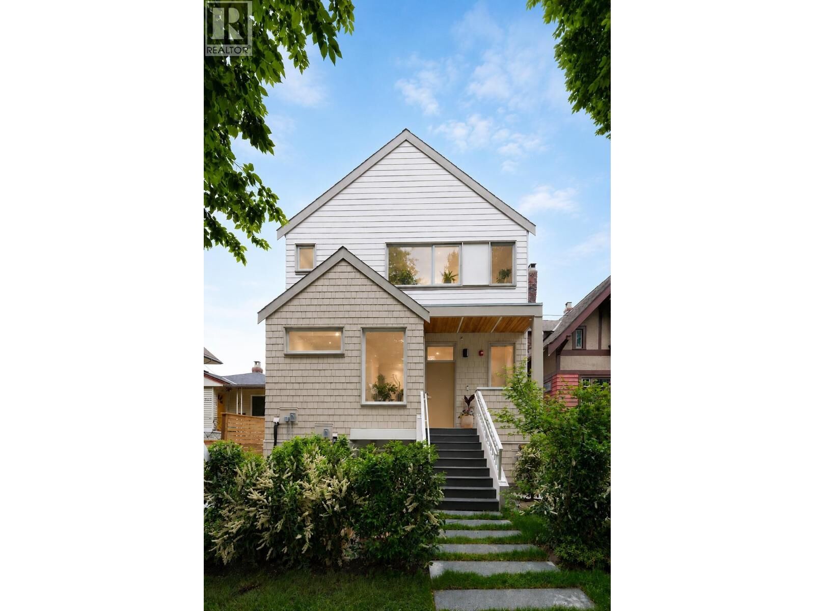 Property Photo: 595 East 49th Avenue 1 BC V5W 2H1
