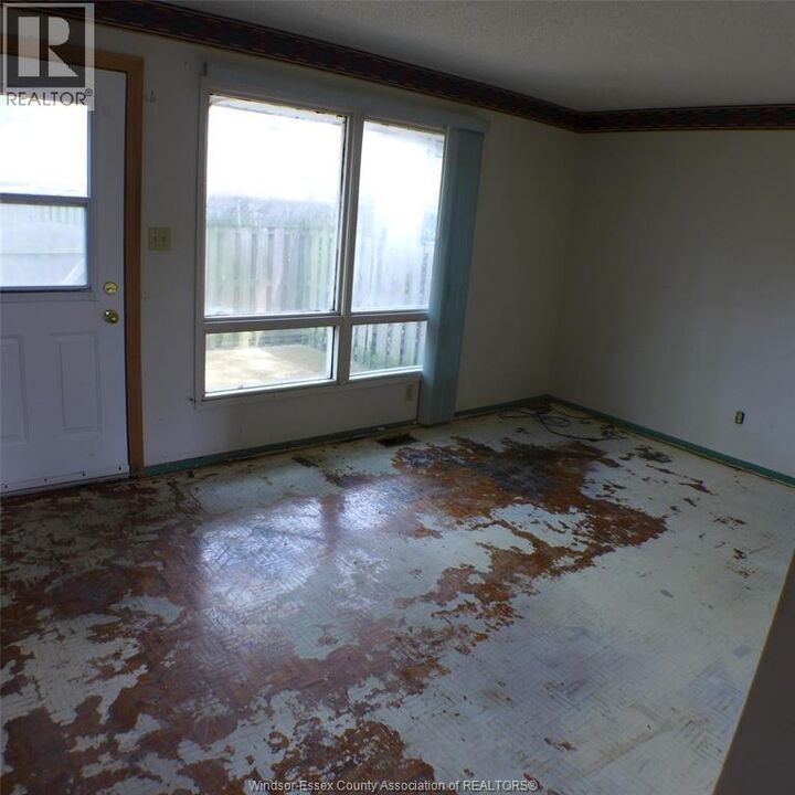 Property Photo: 222 Victoria Street South 11 ON N9V 2K5