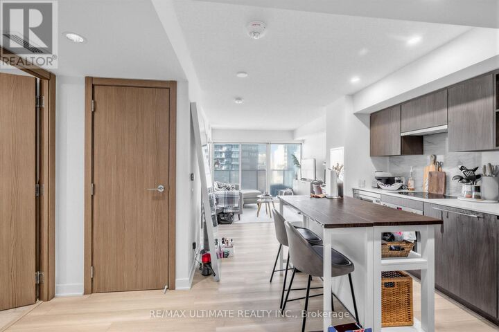 Property Photo: 17 Bathurst Street 2308 ON M5V 0N1