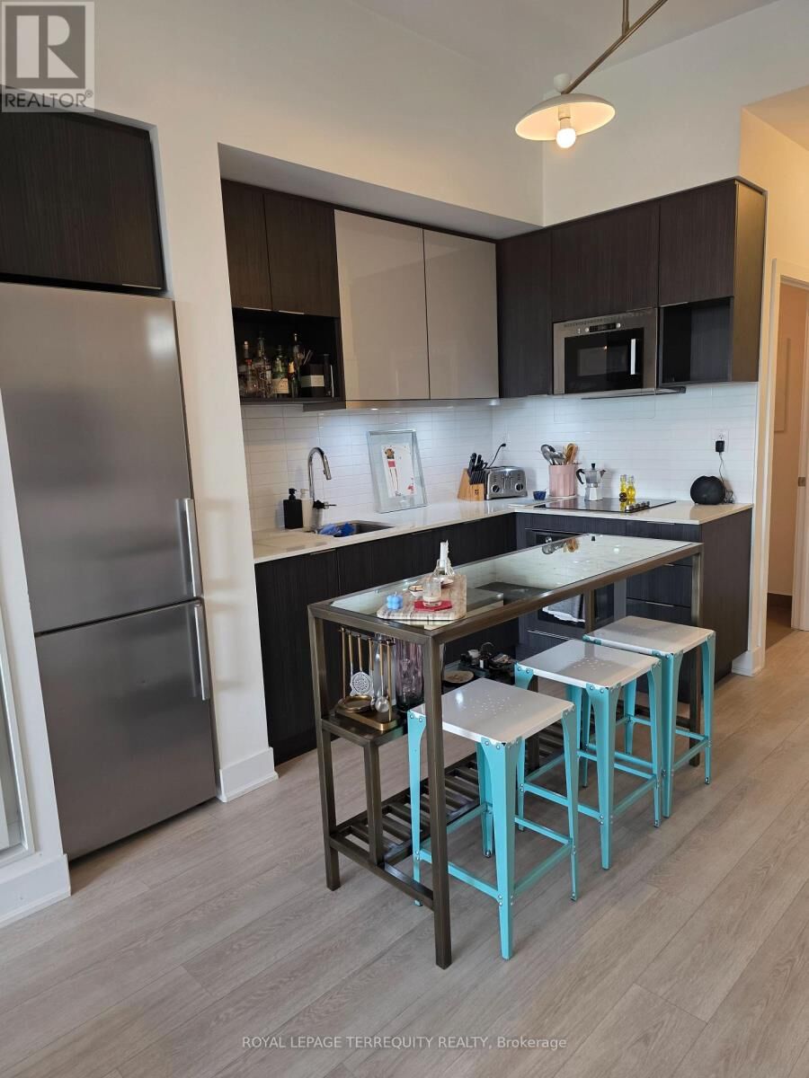 Property Photo: 99 The Donway Road West 424 ON M3C 0N8