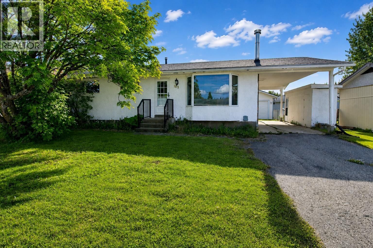 Photo de la propriété:  108 Nechako Drive  BC V0J 2C0 