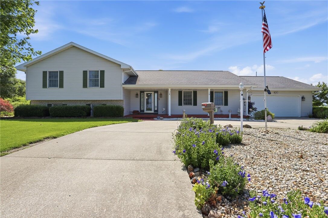 Property Photo:  6485 N County Road 400E  IL 61938 