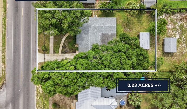 Property Photo:  514 E Hollywood Boulevard  FL 32569 