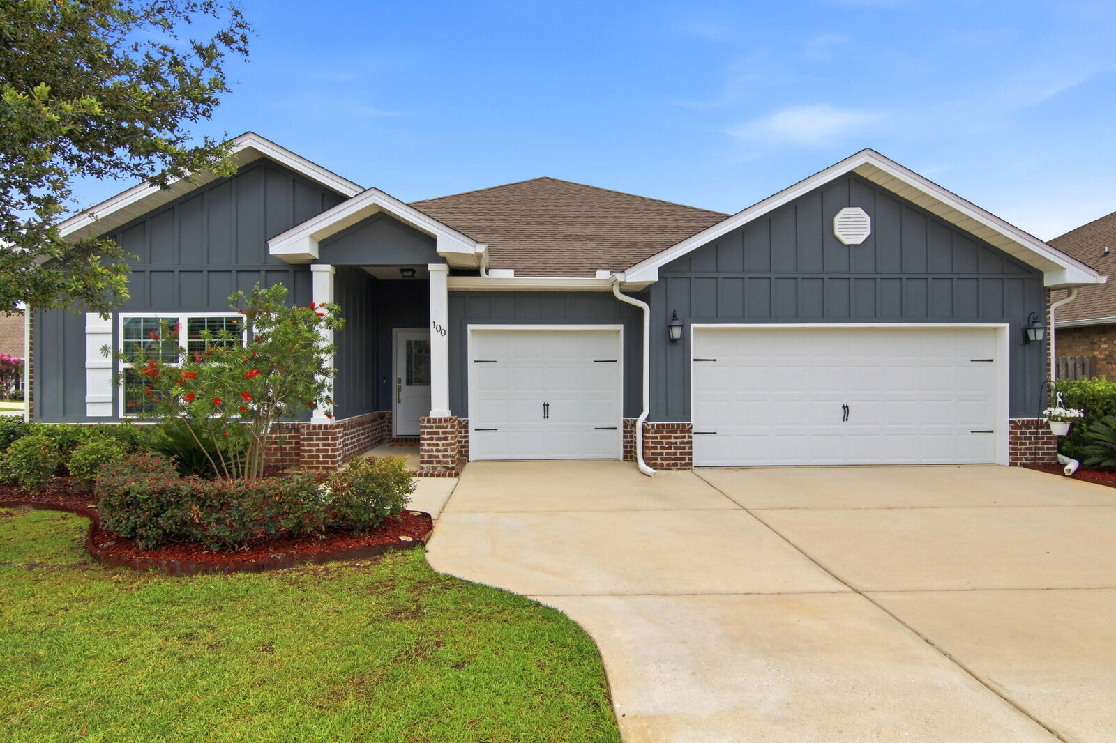 Property Photo: 100 Norwich Road FL 32439
