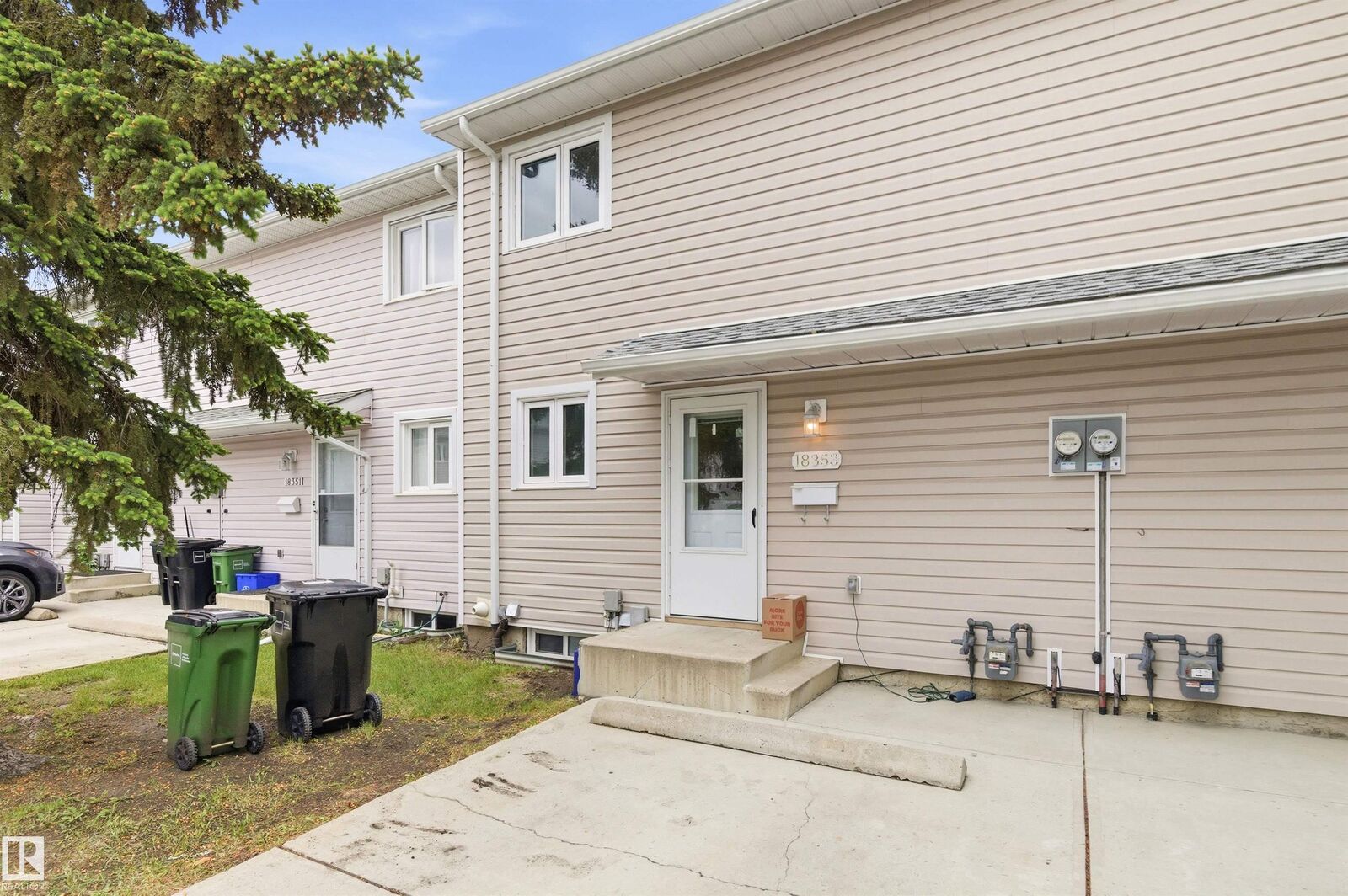 Photo de la propriété:  18353 66 Avenue NW  AB T5T 1Z5 
