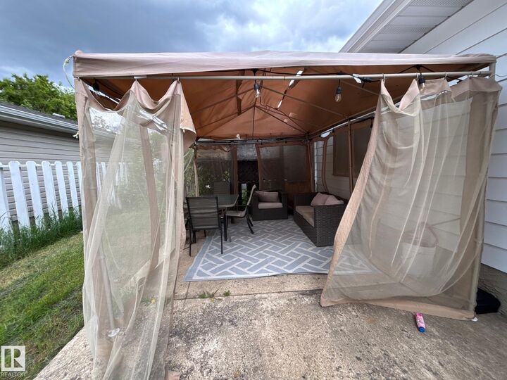 Property Photo:  8504 92 Avenue  AB T8L 2P6 
