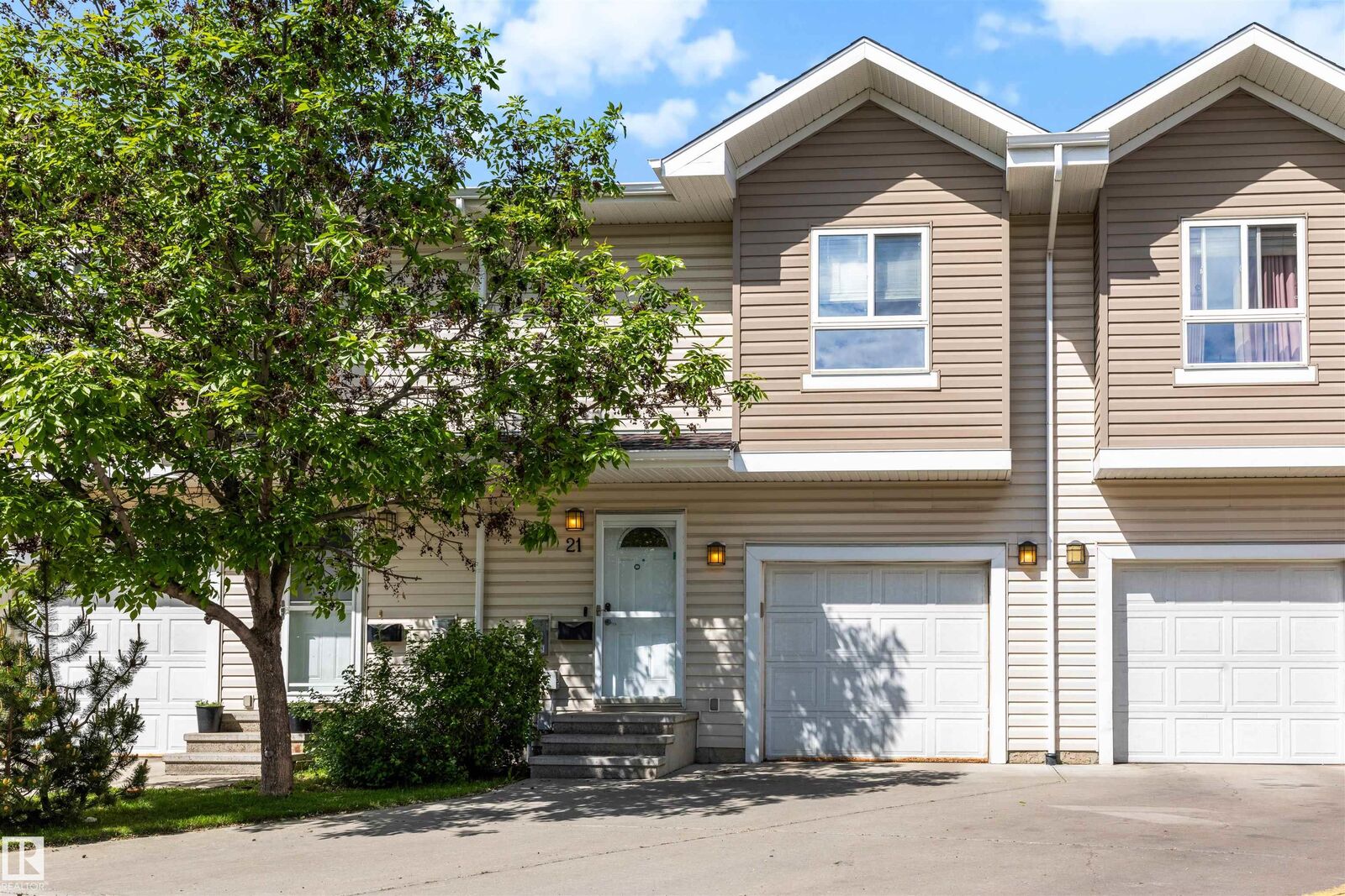 Photo de la propriété:  5120 164 Avenue NW 21  AB T5Y 0L7 