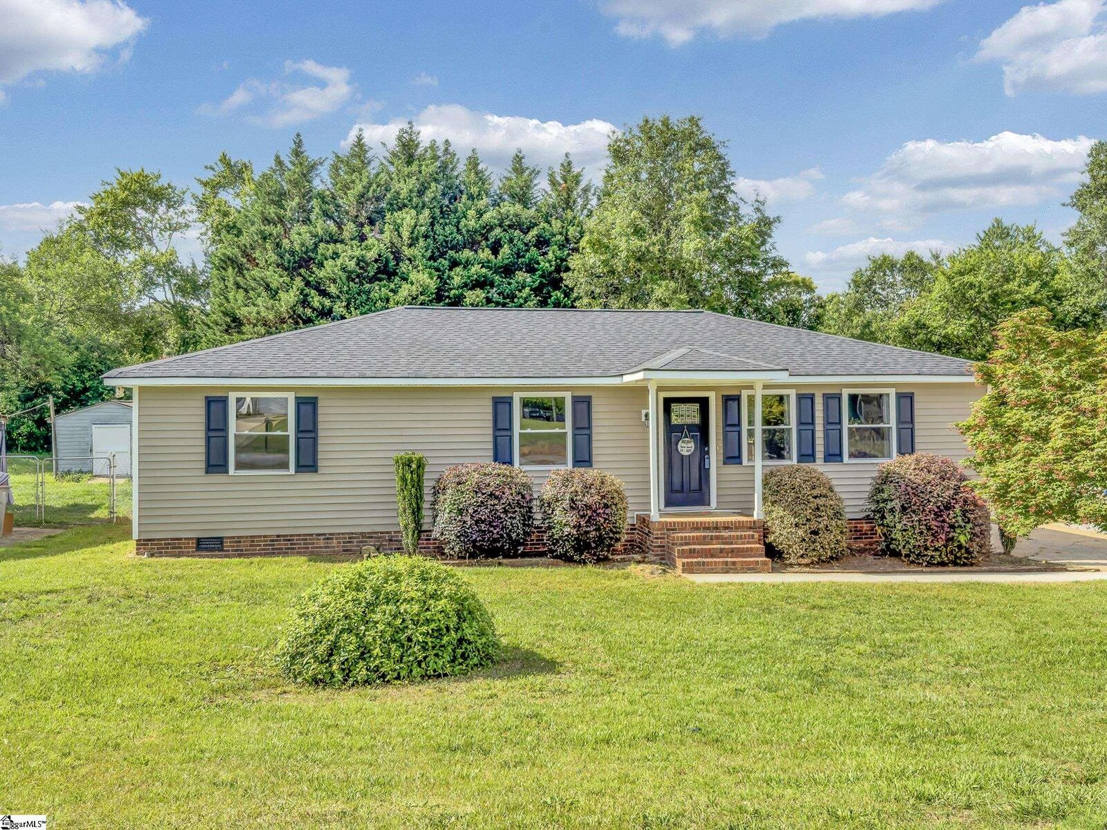 Property Photo: 15 Childress Circle SC 29617