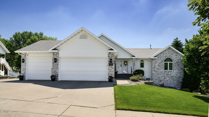 Property Photo: 751 Juniper Drive ND 58503