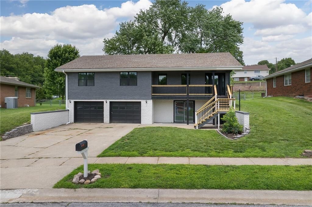 Property Photo:  1905 Rosewood Terrace  MO 64503 