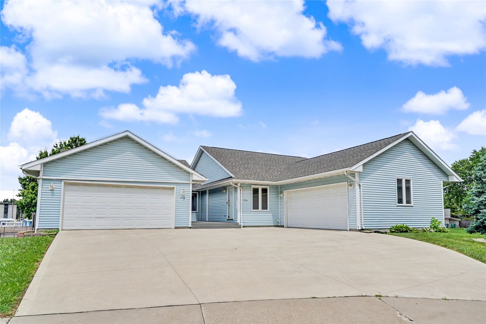 Property Photo:  604 SE Tower Court  IA 50021 