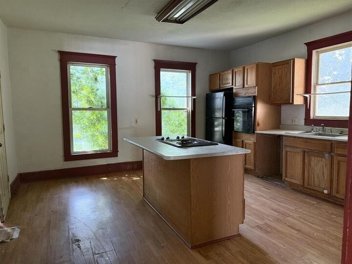 Property Photo: 120 E 8 NE 69101
