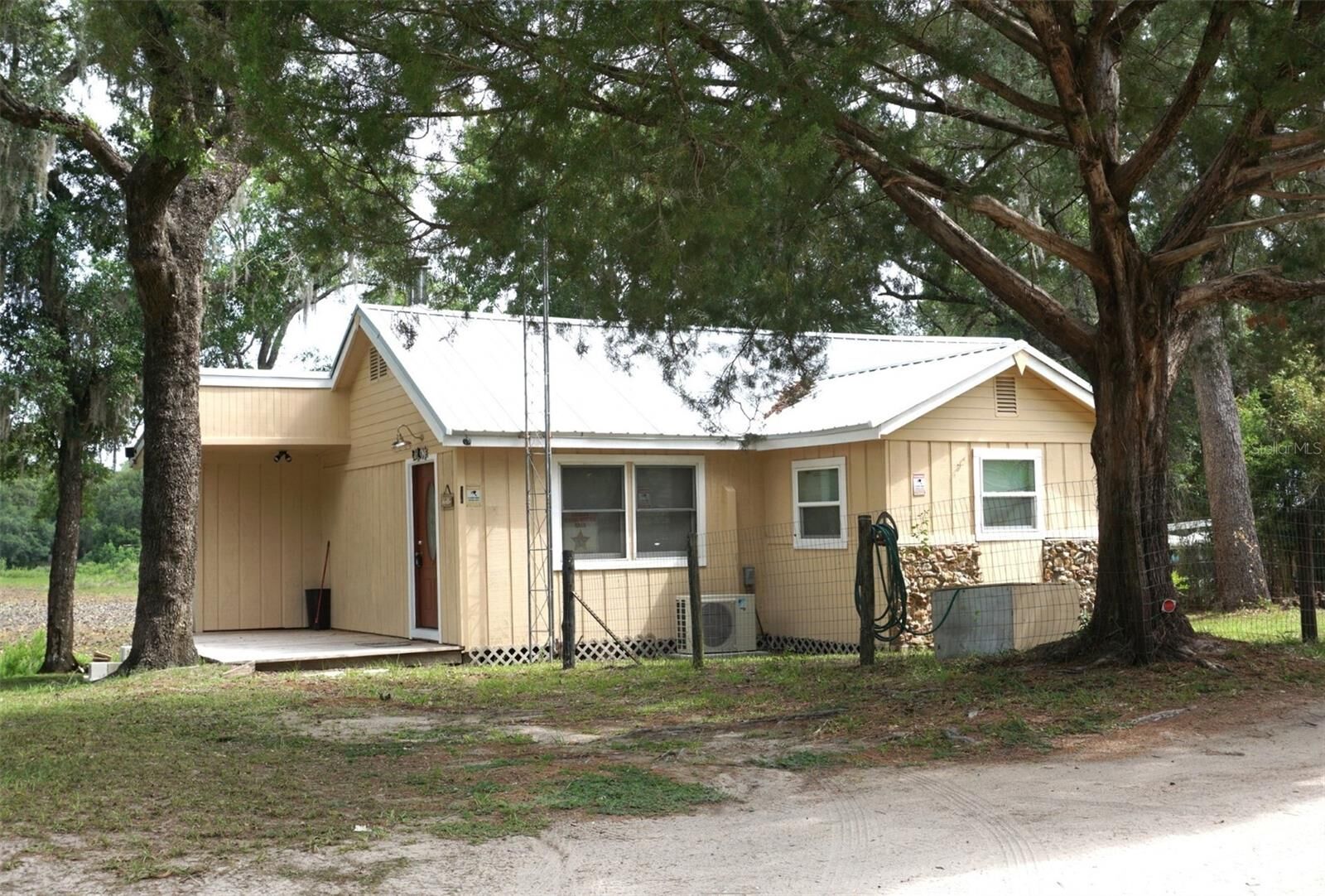 Property Photo:  5470 NE 165th Terrace Road  FL 34488 