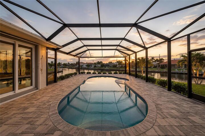 Property Photo: 490 Sorrento Court FL 33950