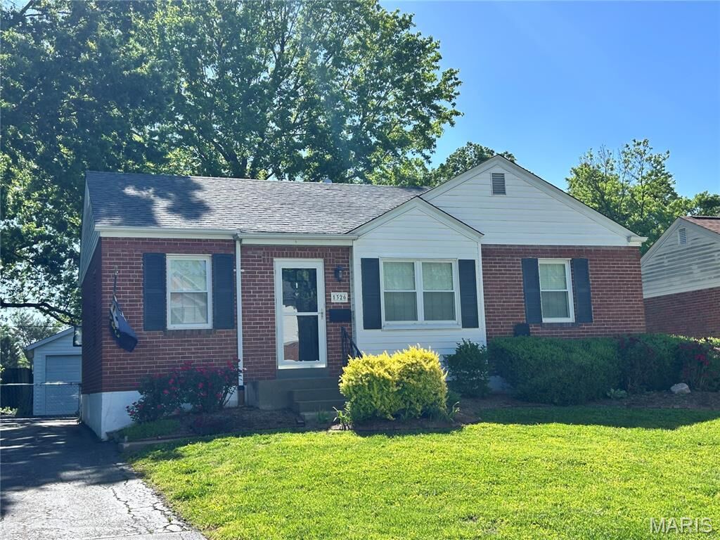 Property Photo:  1326 Warson Place  MO 63119 