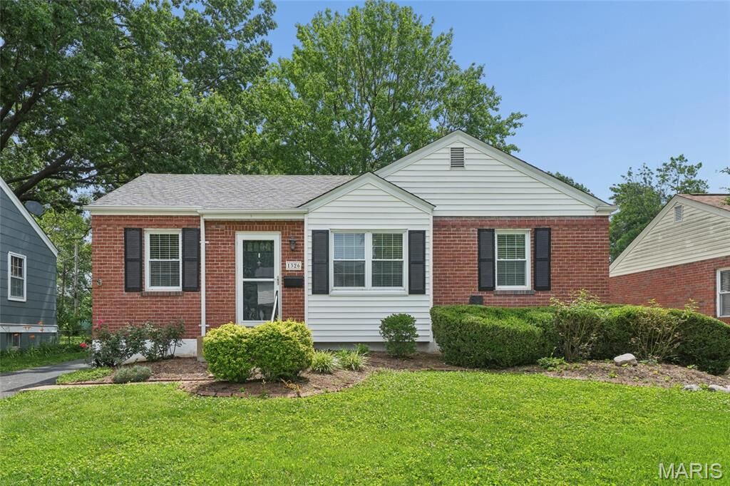 Property Photo:  1326 Warson Place  MO 63119 