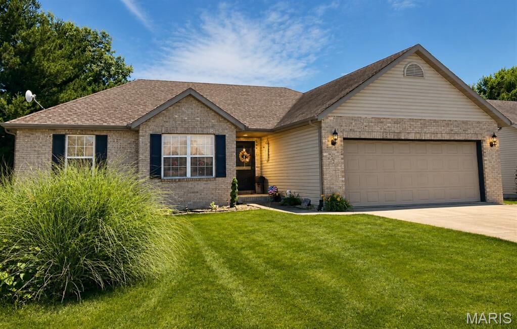Property Photo:  2 Meadowbrooke Drive  IL 62294 