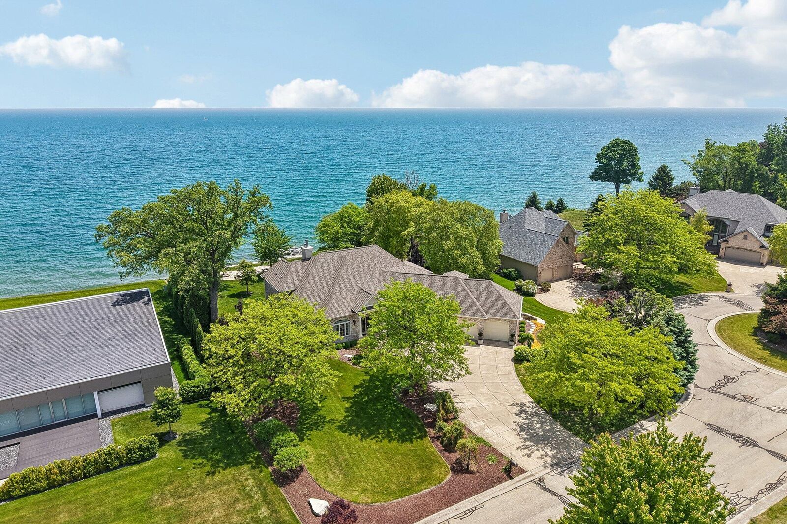 Property Photo: 4731 Woodlake Ct WI 53403