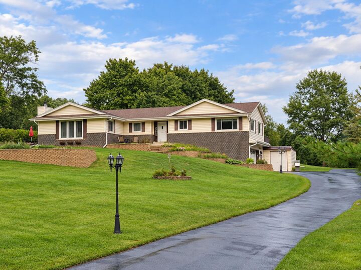 Property Photo:  804 Lochtyn Rdg  WI 53183 