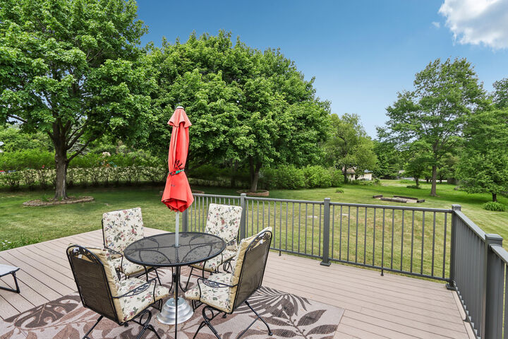 Property Photo: 804 Lochtyn Rdg WI 53183