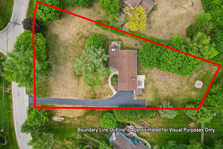 Property Photo:  804 Lochtyn Rdg  WI 53183 