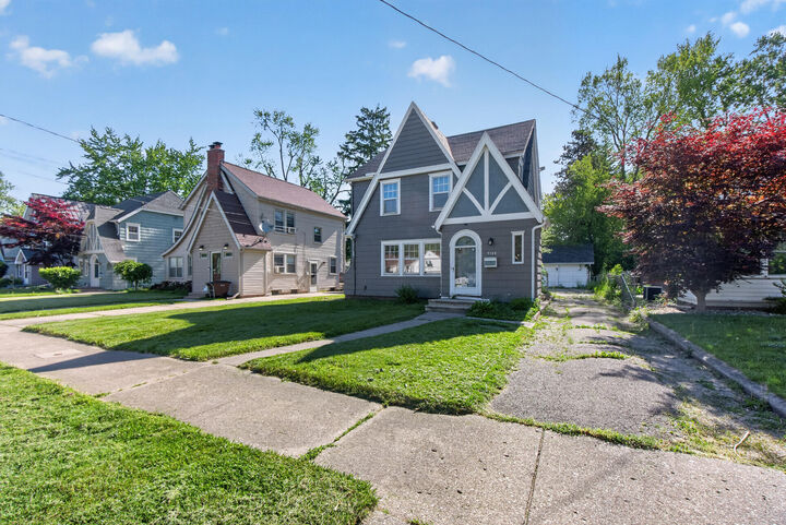 Property Photo:  1109 S Webster Street  MI 49203 