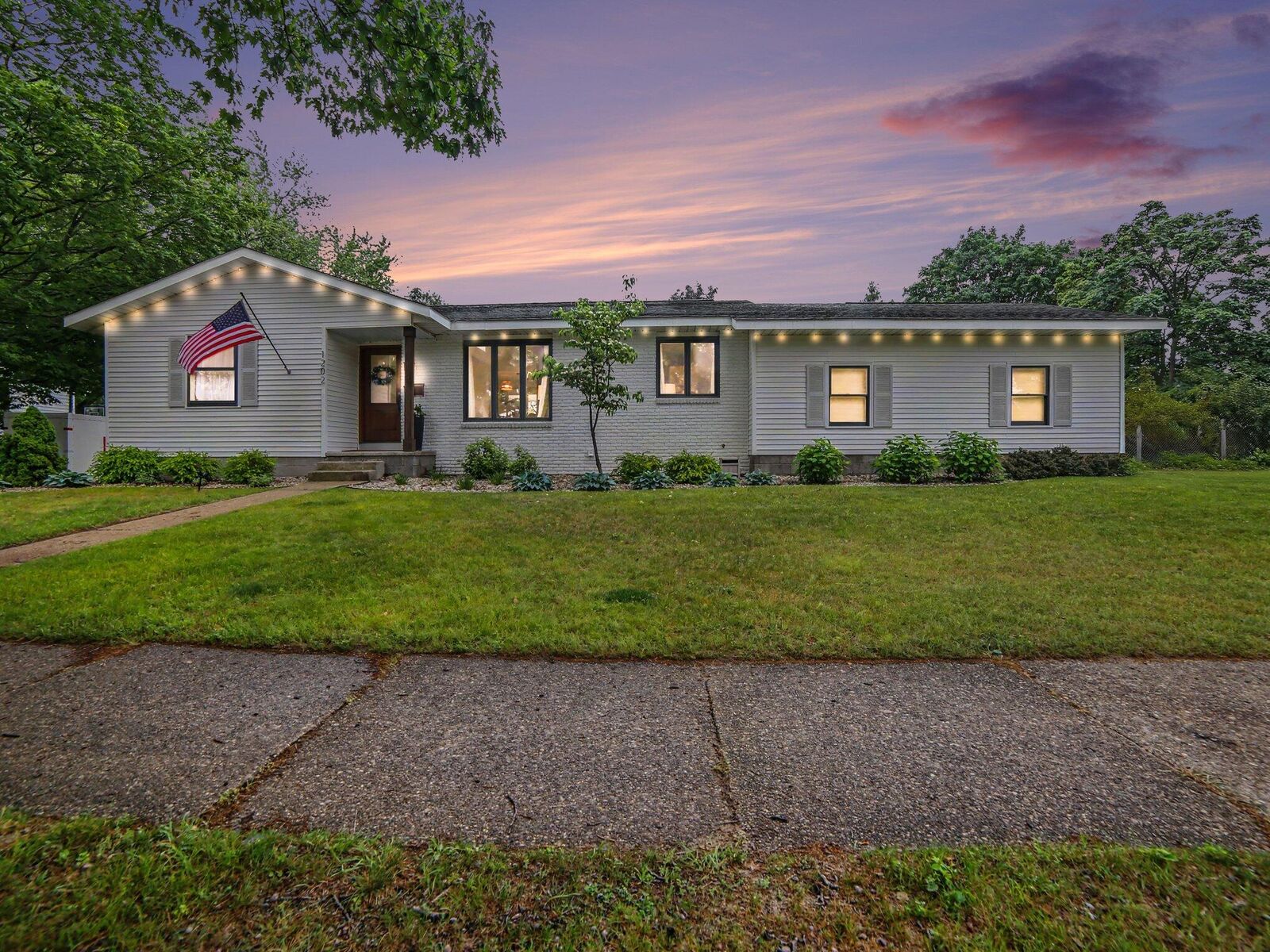 Property Photo:  1202 Woodlawn Avenue  MI 49417 