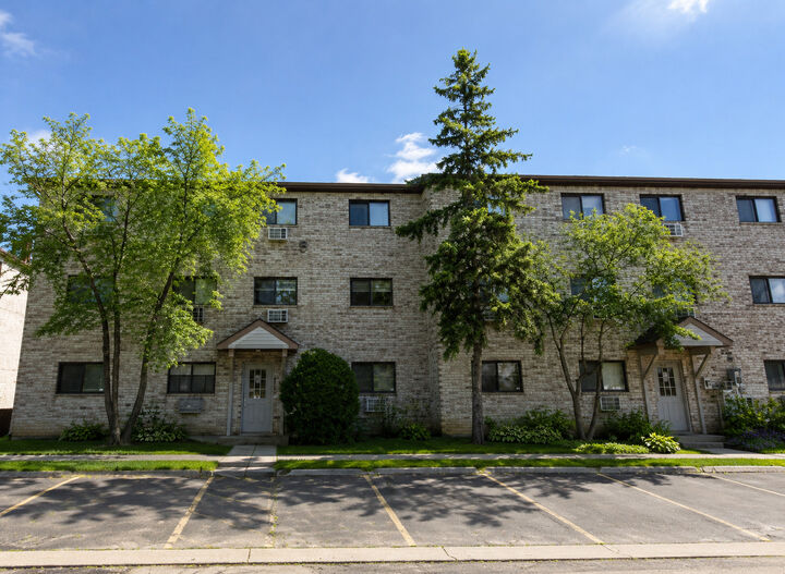 Property Photo: 431 E Osage Lane 2B IL 60074