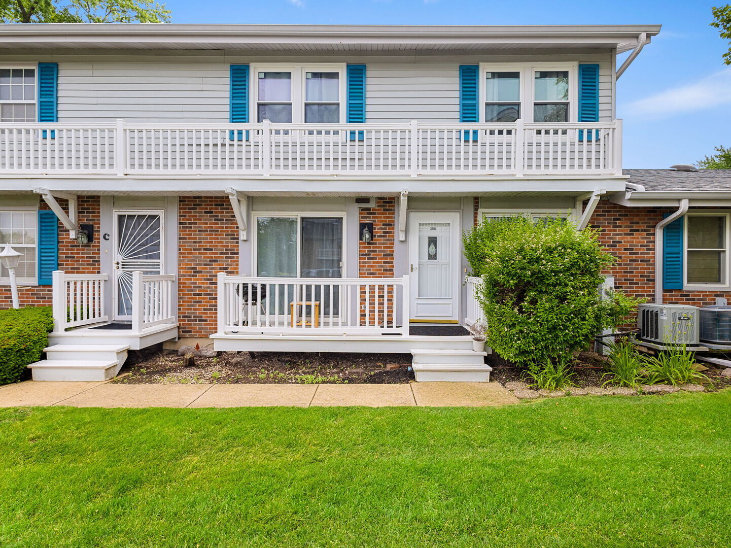 Property Photo: 306 Milton Court B IL 60108