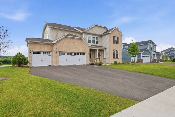 Property Photo:  6303 Julie Court  IL 60532 