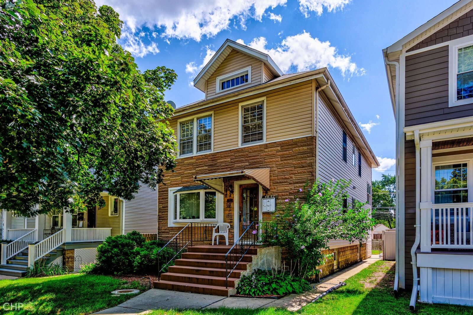 Property Photo: 5837 W Peterson Avenue 1 IL 60646