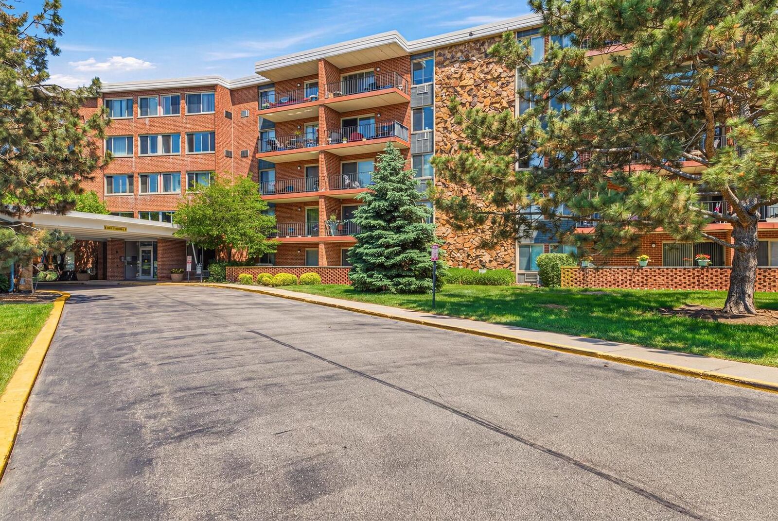 Property Photo:  16 E Old Willow Road 332S  IL 60070 