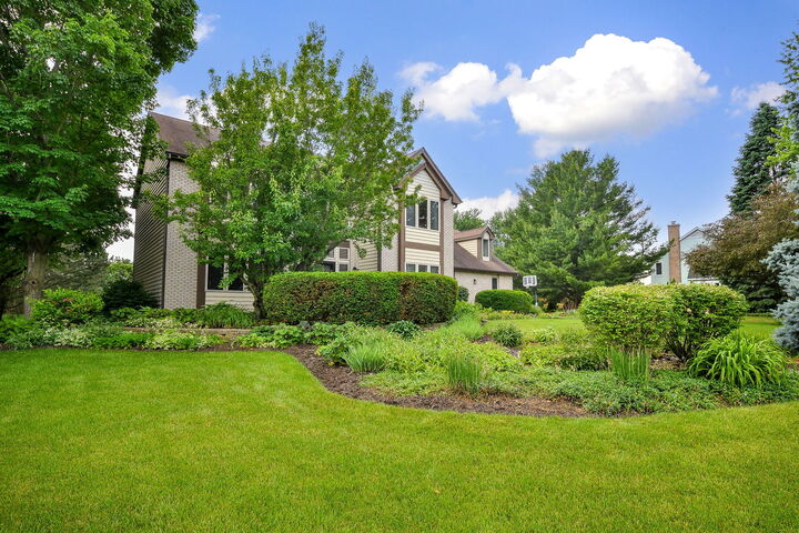 Property Photo: 41W165 Dillonfield Drive IL 60119