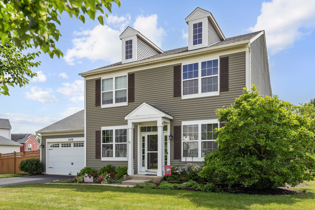 Property Photo: 11476 Heritage Lane IL 60142