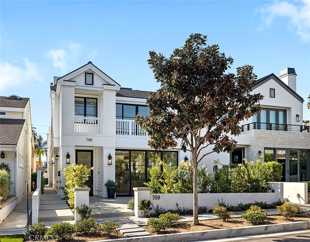 Property Photo:  709 Marigold Ave  CA 92625 