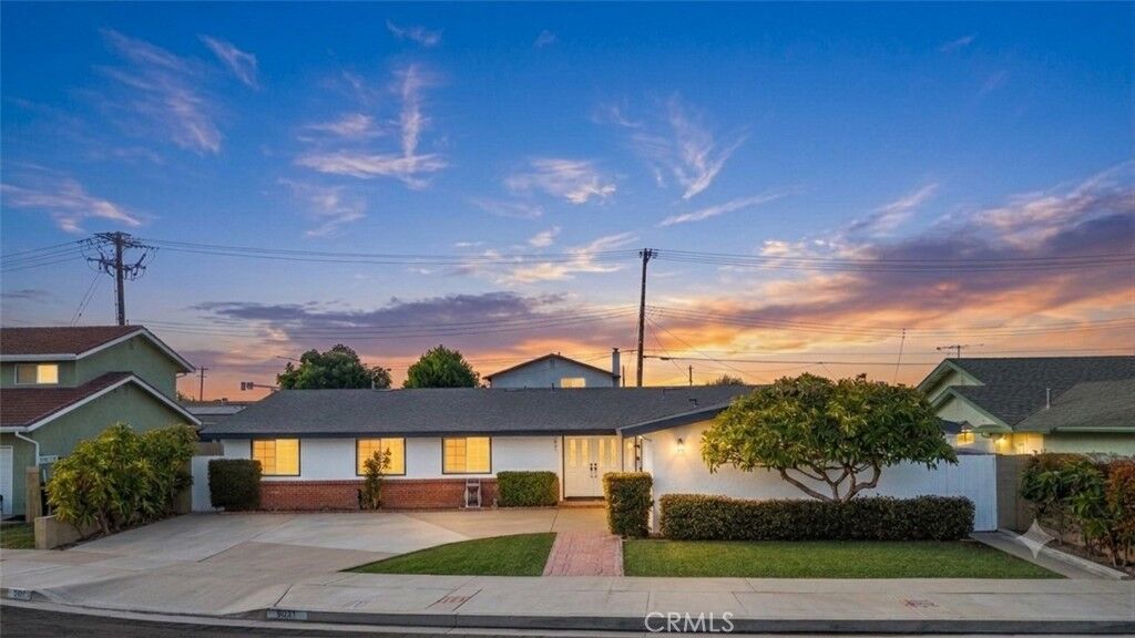 Property Photo: 5021 Vallecito Avenue CA 92683