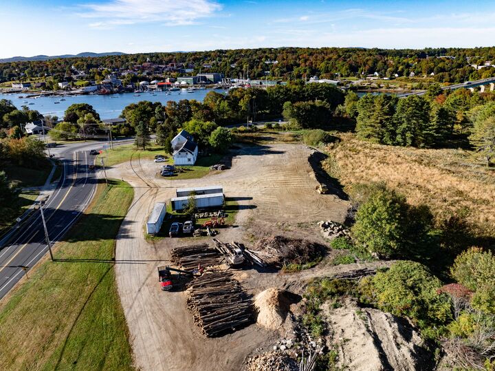Property Photo:  2 Swan Lake Avenue  ME 04915 