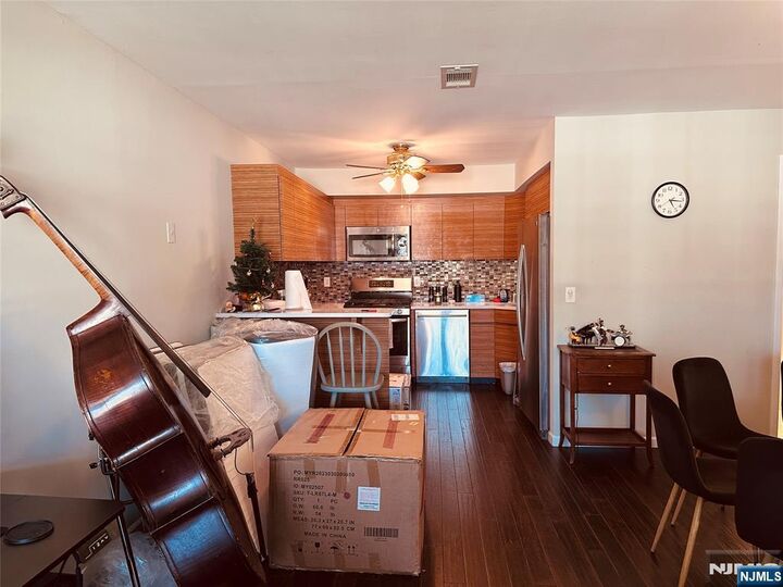 Property Photo:  105 Newark Pompton Turnpike B24  NJ 07440 