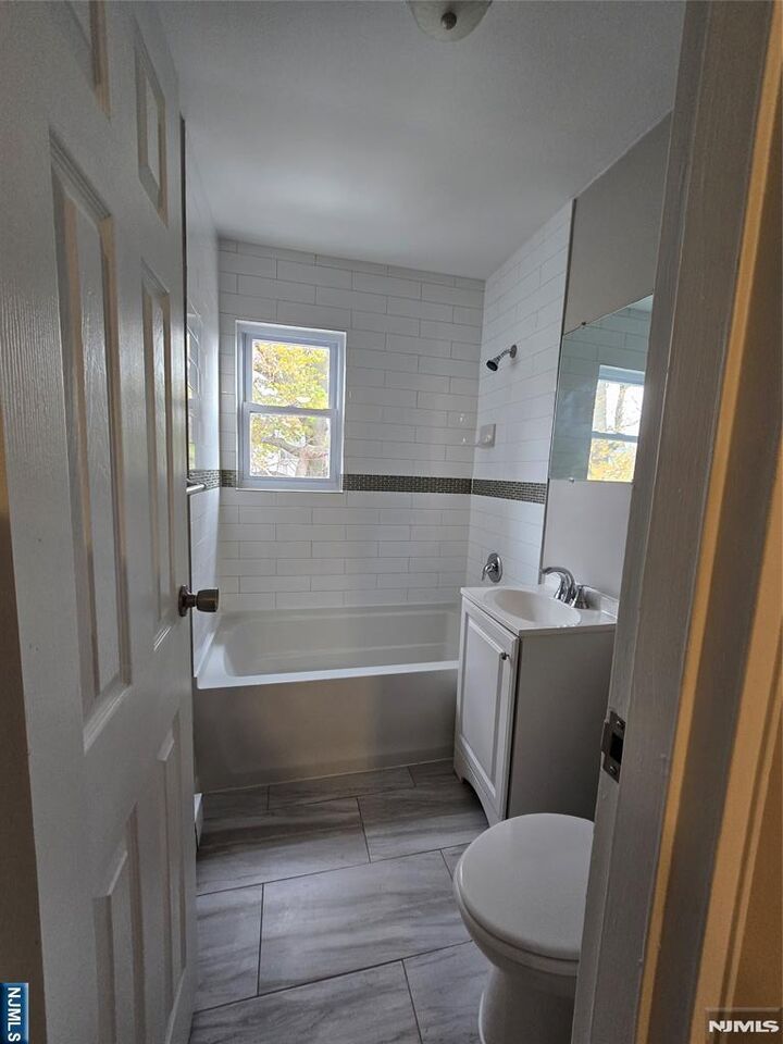 Property Photo:  274 Park Street 7  NJ 07601 