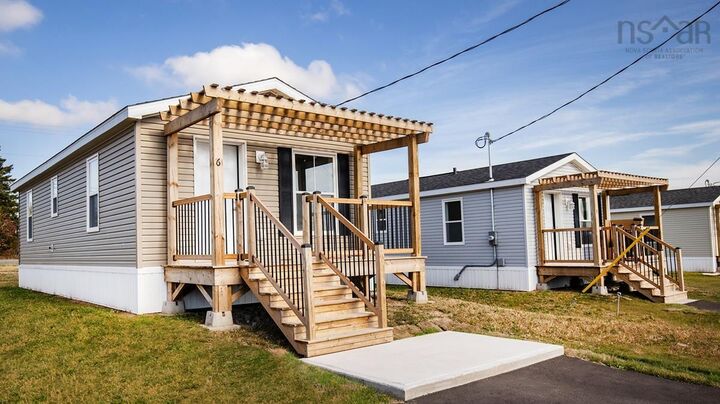 18 8 Oakwood Path — photo 1