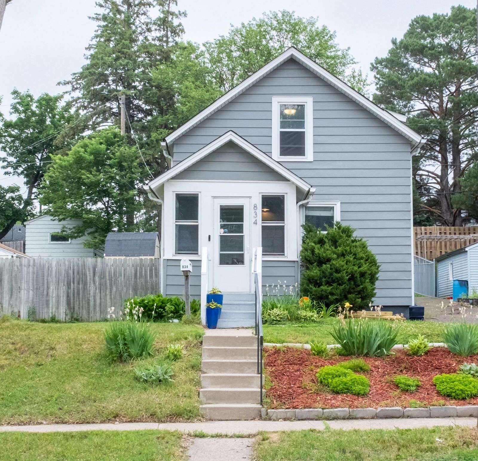 Property Photo:  834 Algonquin Avenue  MN 55119 