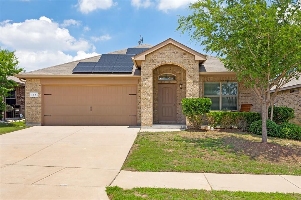 Property Photo:  709 Wylie Street  TX 76036 
