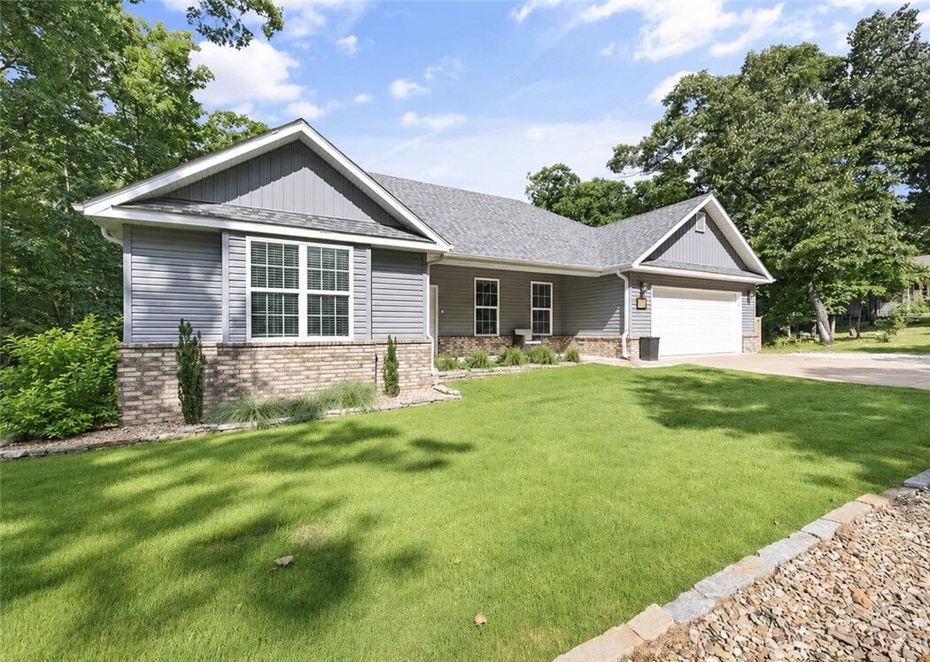 Property Photo:  11 Melbourn Drive  AR 72714 