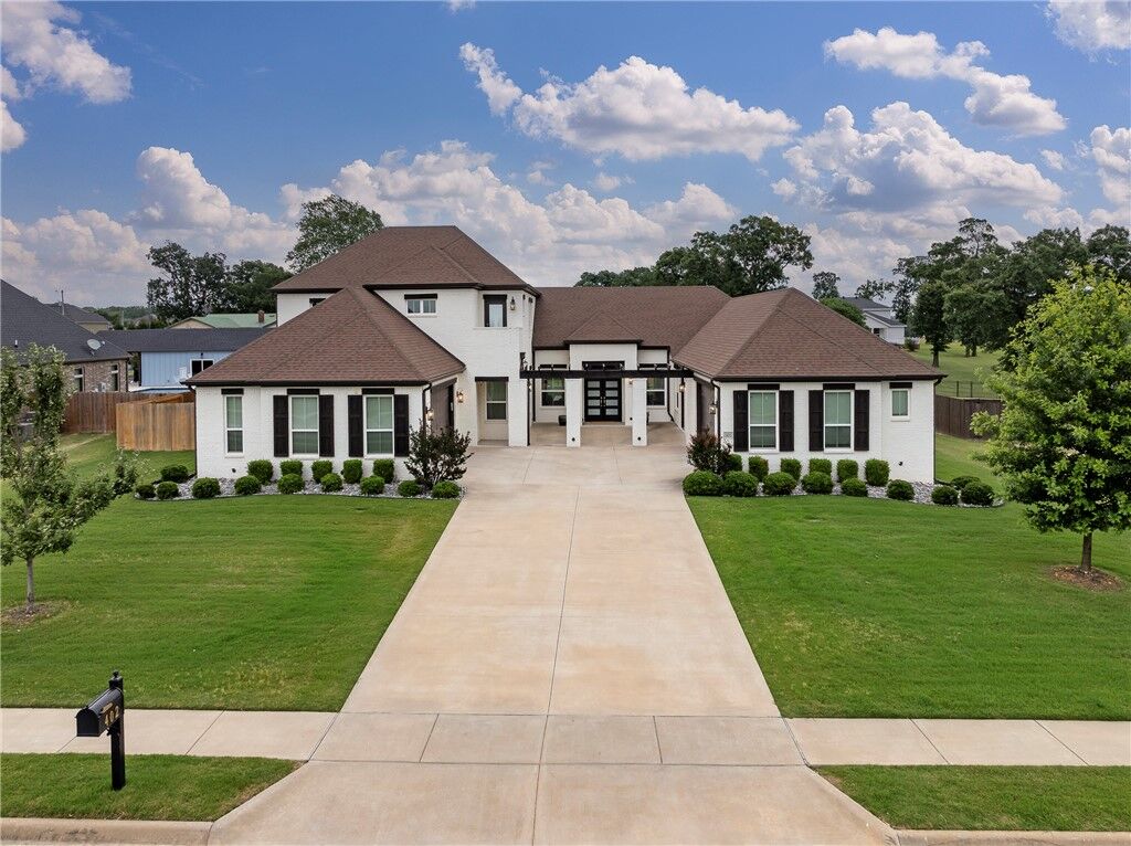 Property Photo:  402 Birkshire Road  AR 72718 