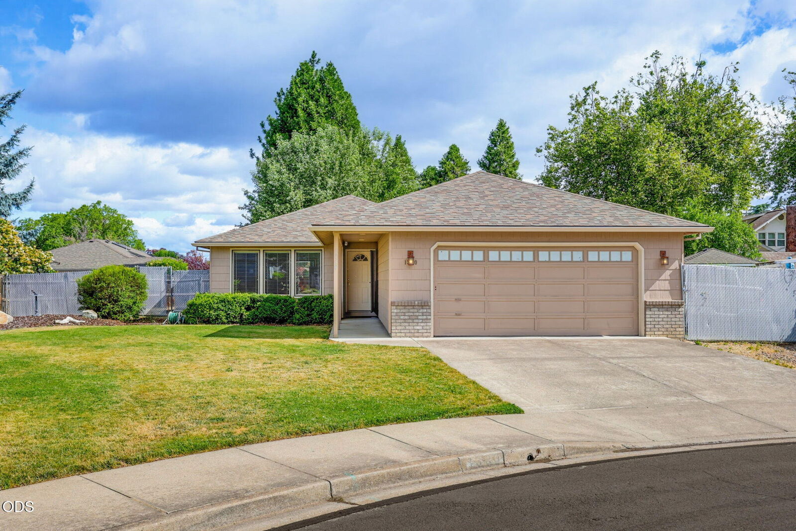 Property Photo: 1330 Franklin Court OR 97501