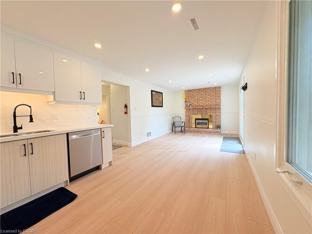 Property Photo:  47 Highland Park Drive 2  ON L9H 6G4 