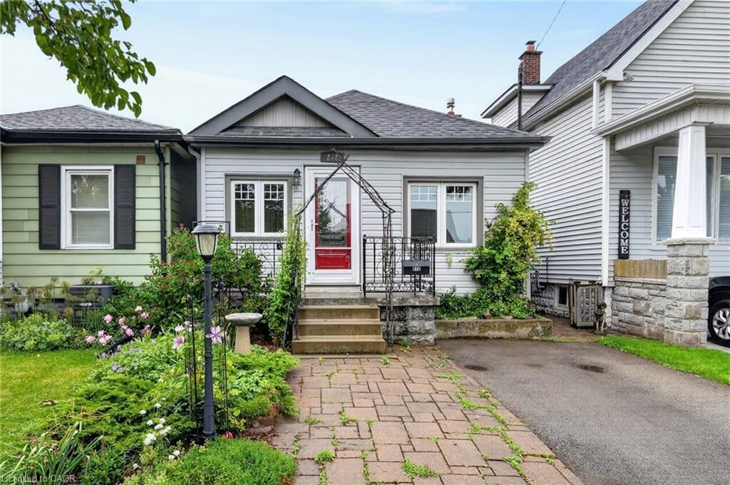 Property Photo:  272 Cope Street  ON L8H 5B5 
