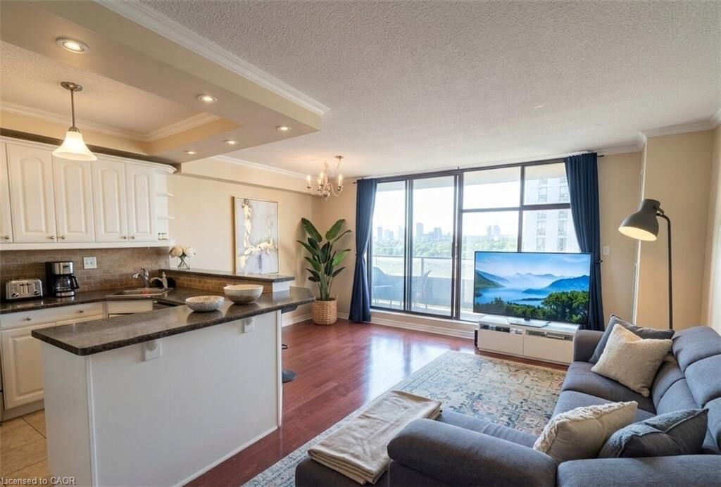 Property Photo:  135 Marlee Avenue 1504  ON M6B 4C6 